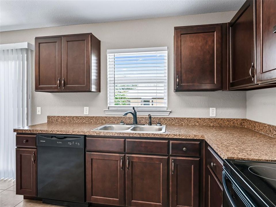 For Sale: $229,500 (3 beds, 2 baths, 1341 Square Feet)