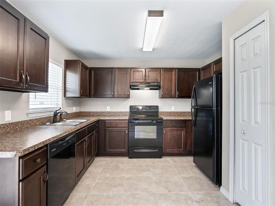 For Sale: $229,500 (3 beds, 2 baths, 1341 Square Feet)