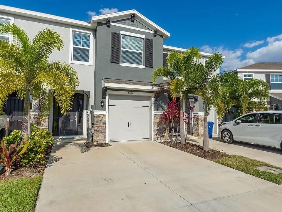 For Rent: $2,750 (3 beds, 2 baths, 1673 Square Feet)
