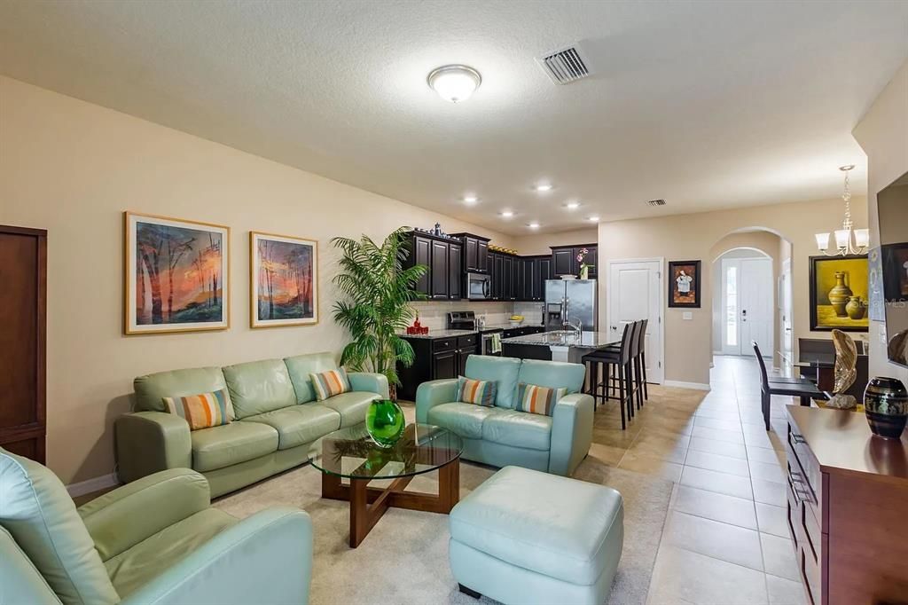 For Rent: $2,750 (3 beds, 2 baths, 1673 Square Feet)