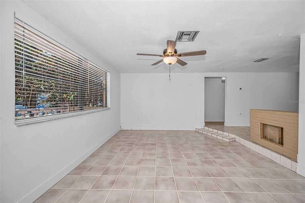 En Venta: $283,000 (3 camas, 2 baños, 1318 Pies cuadrados)