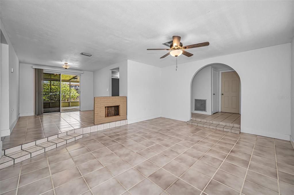 En Venta: $283,000 (3 camas, 2 baños, 1318 Pies cuadrados)