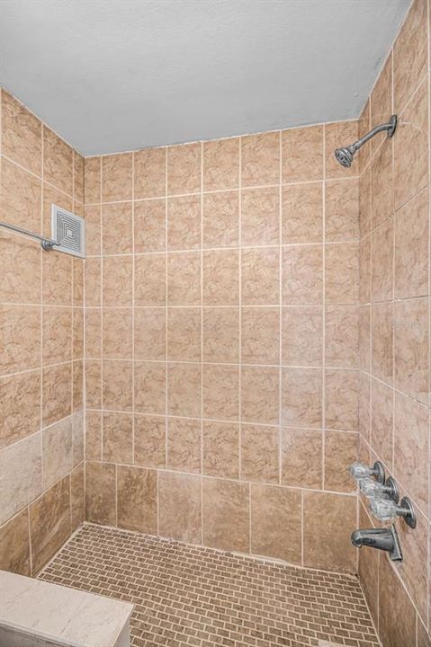 En Venta: $283,000 (3 camas, 2 baños, 1318 Pies cuadrados)