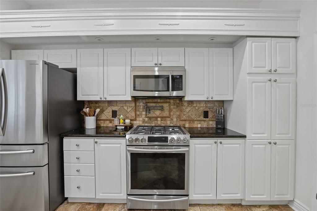 For Sale: $729,900 (4 beds, 3 baths, 2685 Square Feet)