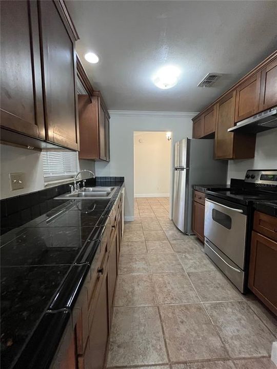For Rent: $2,450 (4 beds, 3 baths, 2043 Square Feet)