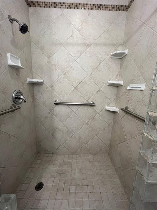 For Rent: $2,450 (4 beds, 3 baths, 2043 Square Feet)