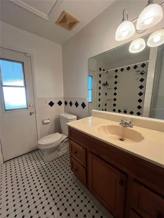 For Rent: $2,450 (4 beds, 3 baths, 2043 Square Feet)