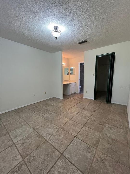 For Rent: $2,450 (4 beds, 3 baths, 2043 Square Feet)