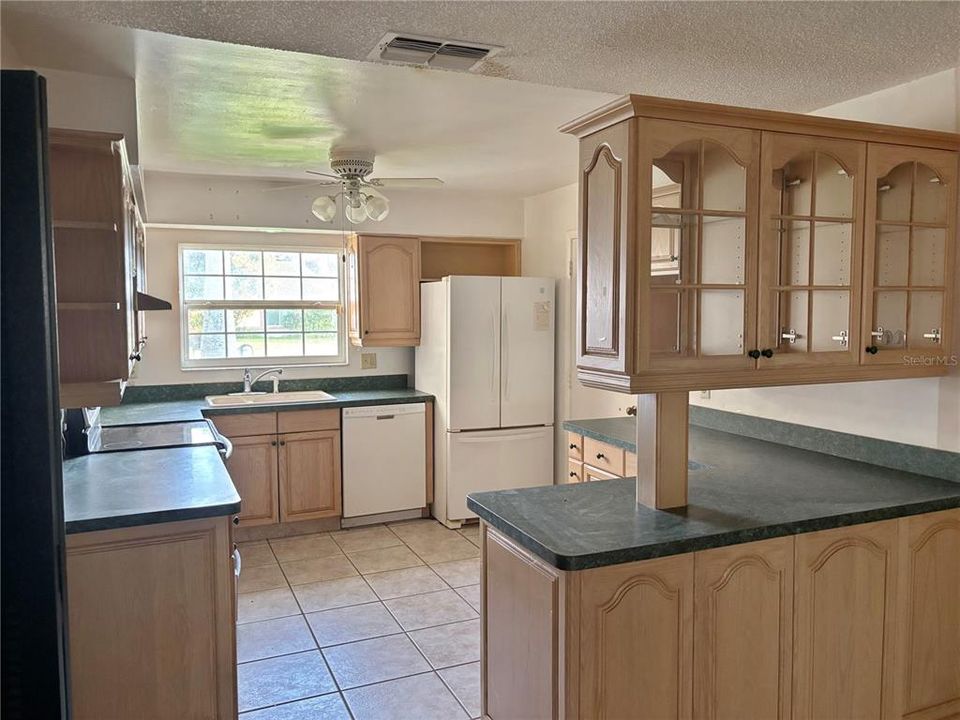 For Sale: $294,000 (2 beds, 2 baths, 1540 Square Feet)