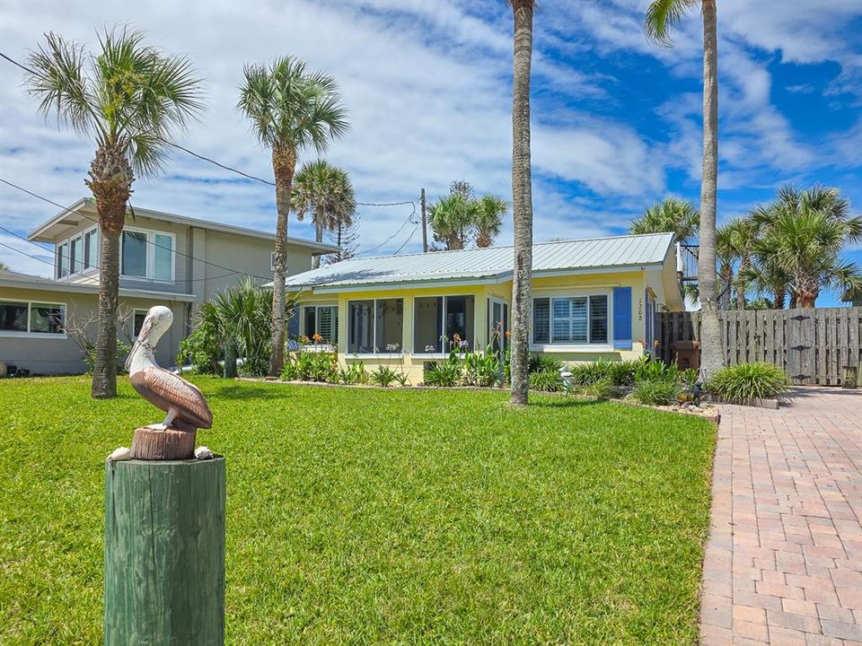 For Rent: $2,600 (2 beds, 2 baths, 1182 Square Feet)