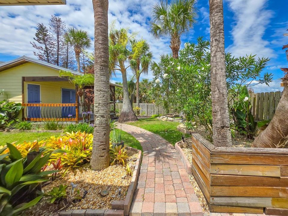 For Rent: $2,600 (2 beds, 2 baths, 1182 Square Feet)