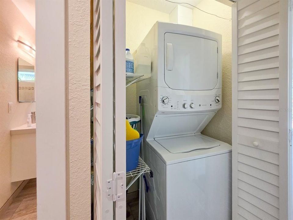 For Rent: $2,600 (2 beds, 2 baths, 1182 Square Feet)