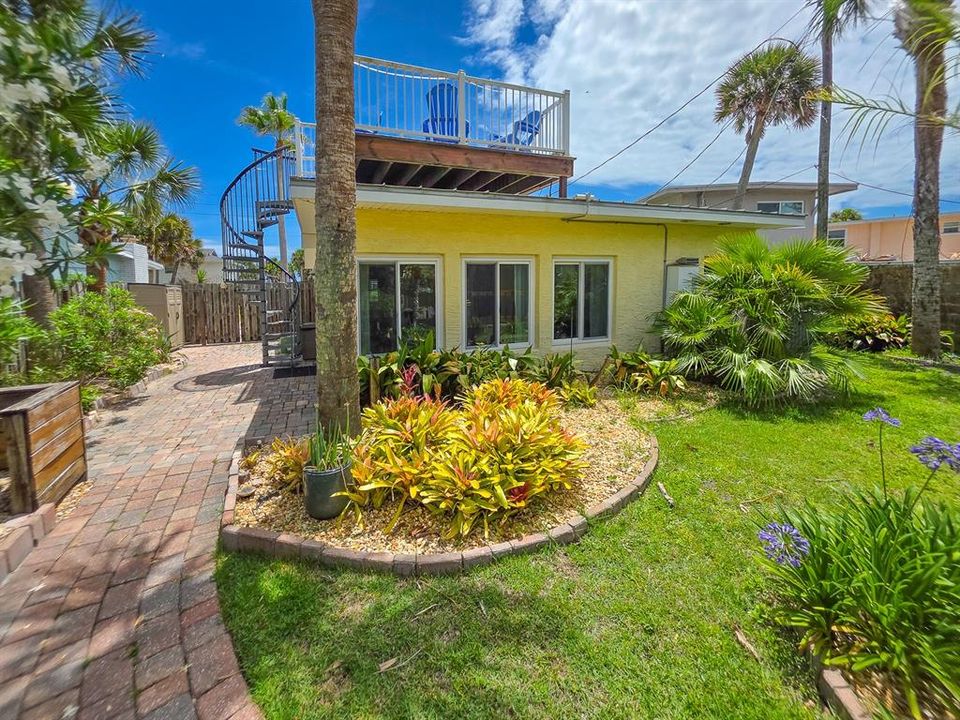 For Rent: $2,600 (2 beds, 2 baths, 1182 Square Feet)