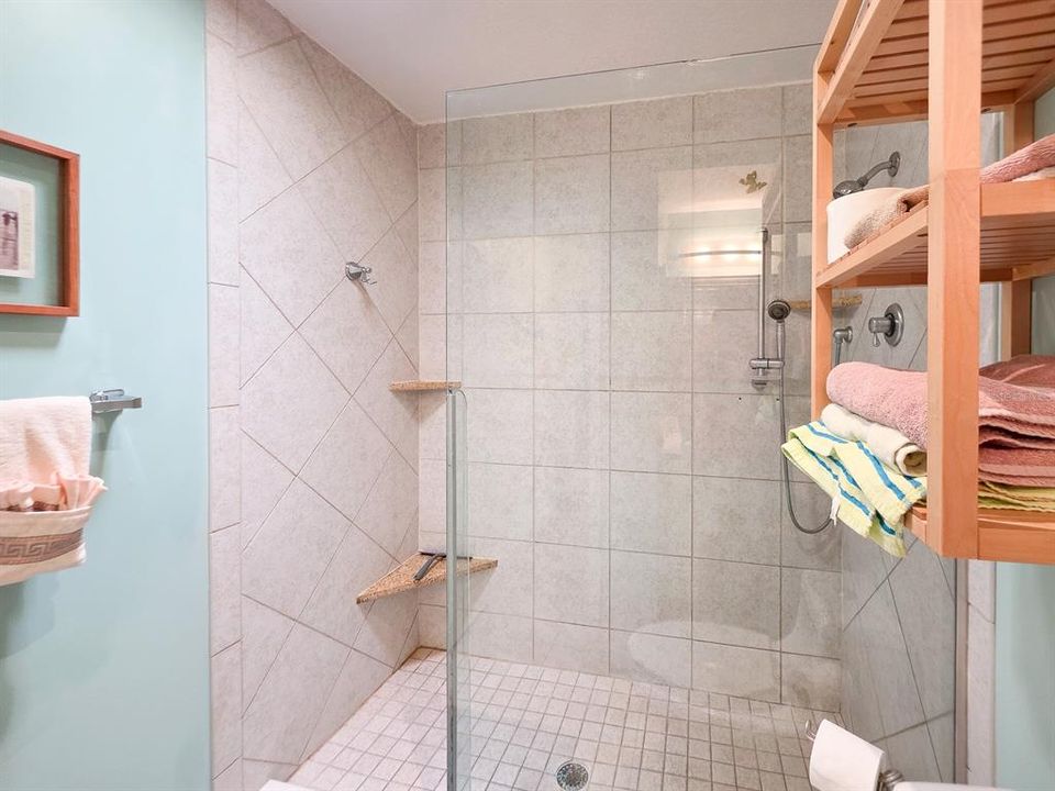 For Rent: $2,600 (2 beds, 2 baths, 1182 Square Feet)