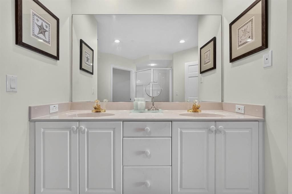 For Sale: $565,000 (2 beds, 2 baths, 1458 Square Feet)