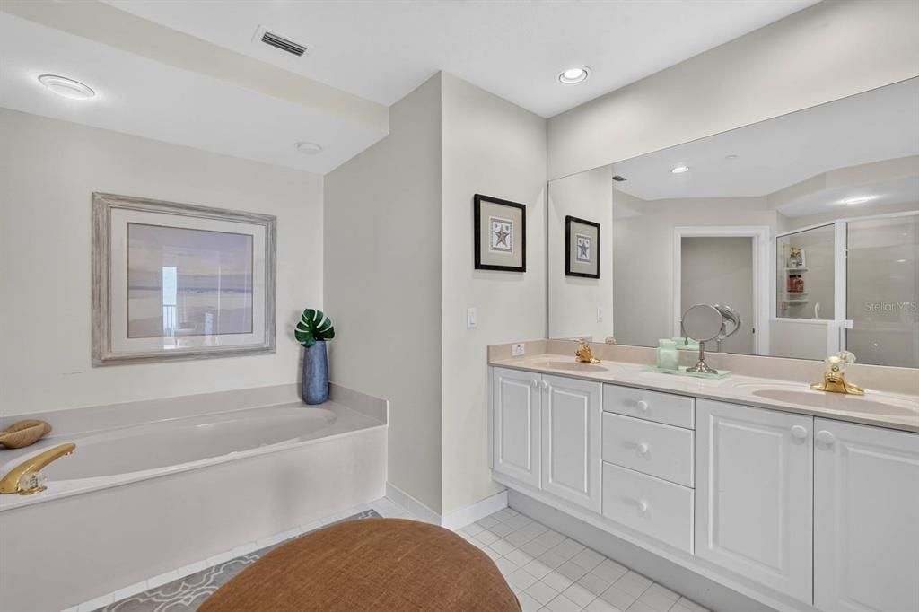 For Sale: $565,000 (2 beds, 2 baths, 1458 Square Feet)