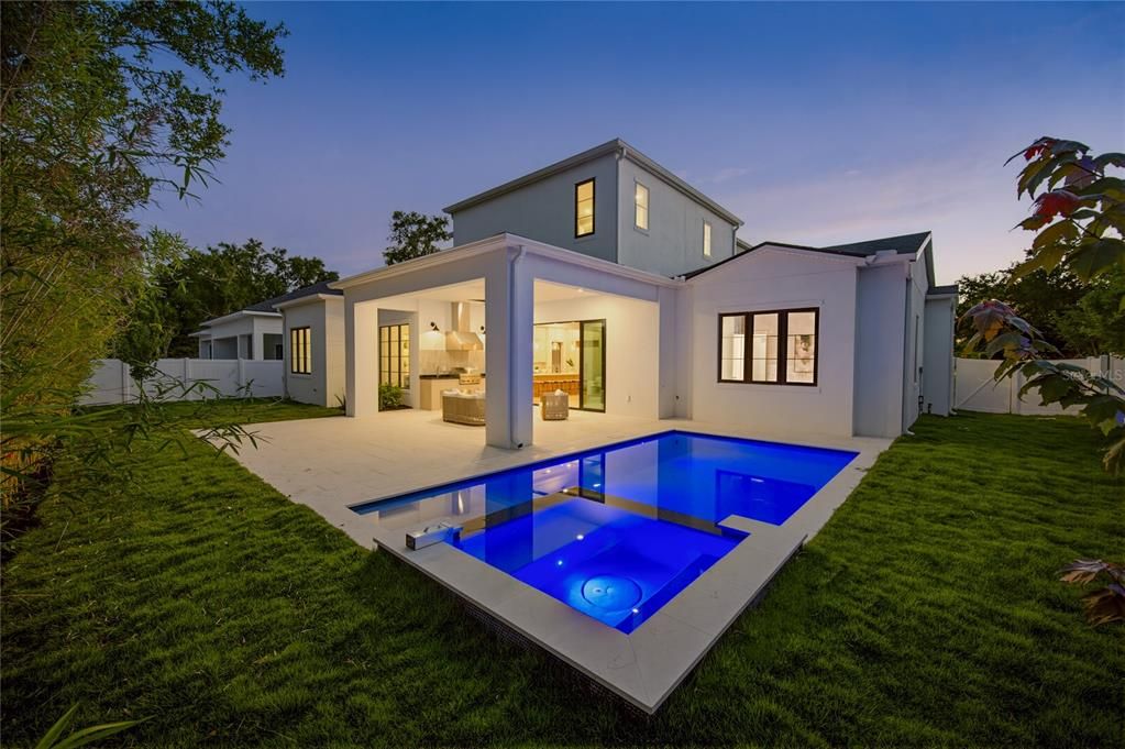 На продажу: $2,499,000 (5 спален, 4 ванн, 3520 Квадратных фут)