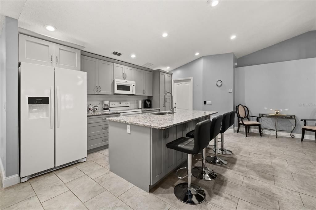 For Sale: $340,000 (5 beds, 2 baths, 1934 Square Feet)