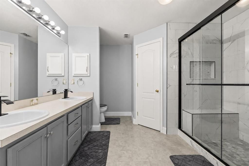 For Sale: $340,000 (5 beds, 2 baths, 1934 Square Feet)