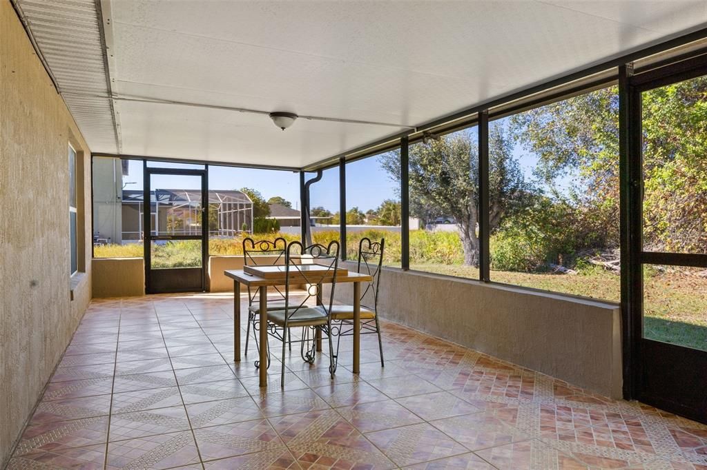 For Sale: $340,000 (5 beds, 2 baths, 1934 Square Feet)