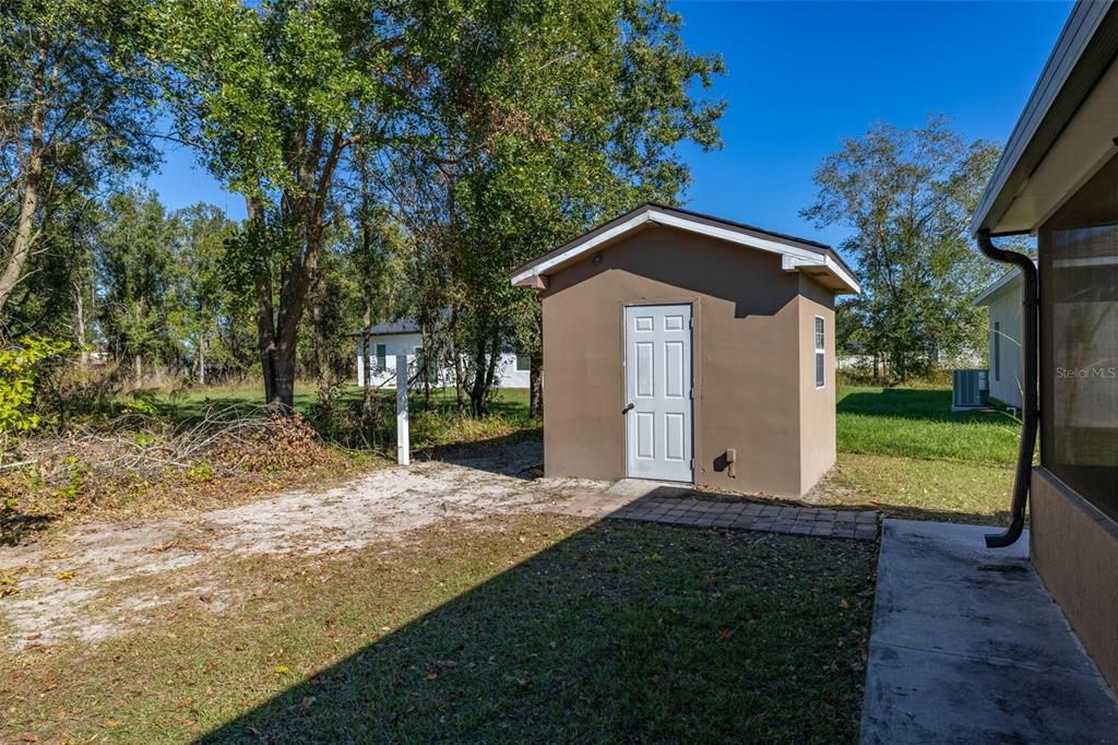 For Sale: $340,000 (5 beds, 2 baths, 1934 Square Feet)