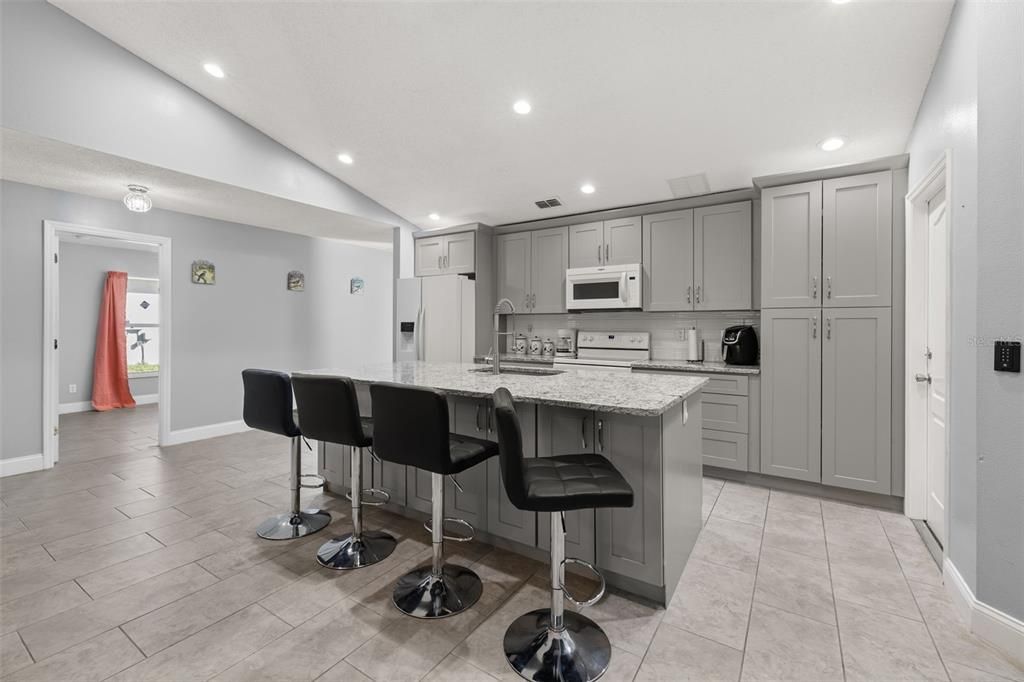 For Sale: $340,000 (5 beds, 2 baths, 1934 Square Feet)
