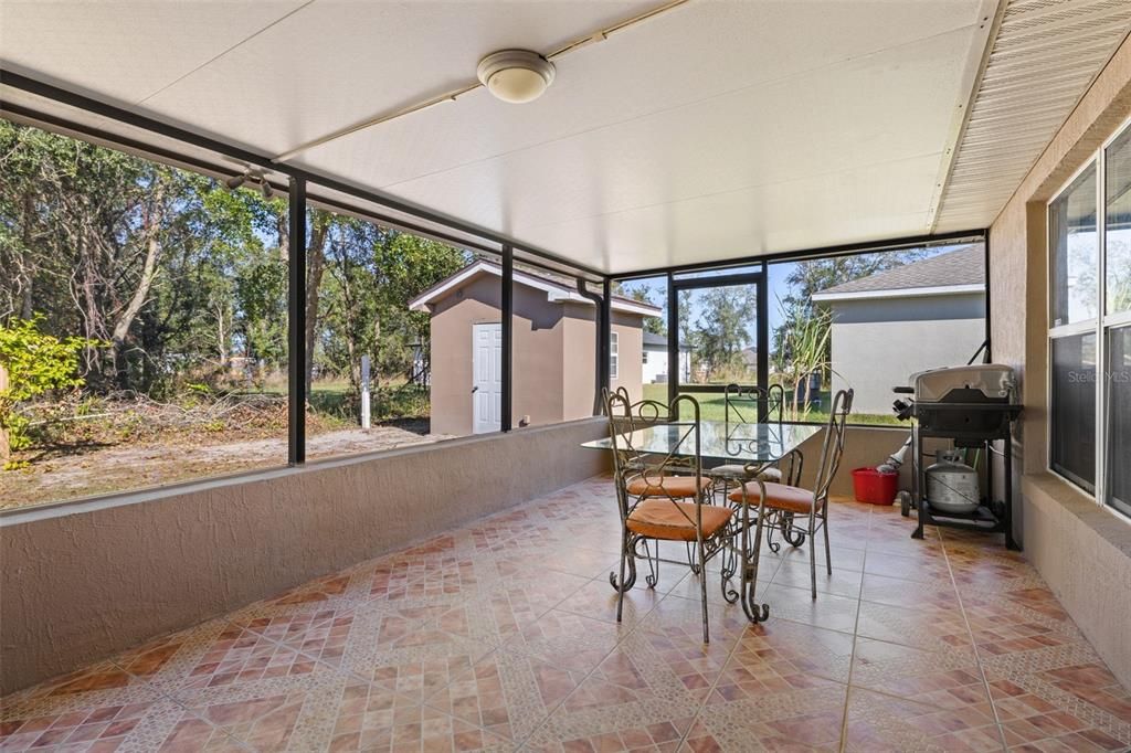 For Sale: $340,000 (5 beds, 2 baths, 1934 Square Feet)