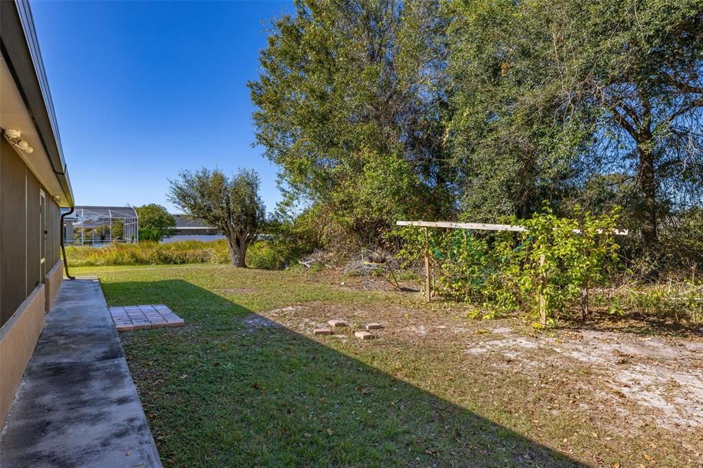 For Sale: $340,000 (5 beds, 2 baths, 1934 Square Feet)