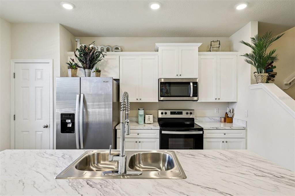 For Sale: $249,000 (2 beds, 2 baths, 1109 Square Feet)