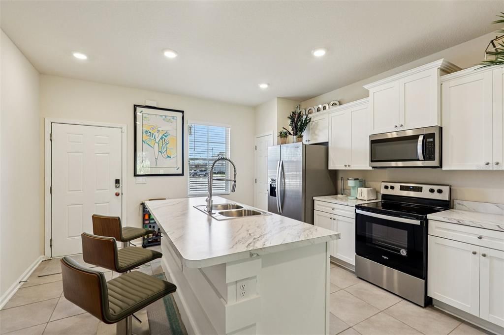 For Sale: $249,000 (2 beds, 2 baths, 1109 Square Feet)
