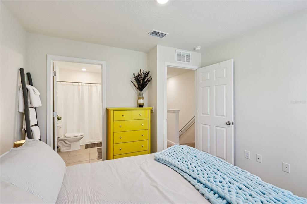 For Sale: $249,000 (2 beds, 2 baths, 1109 Square Feet)