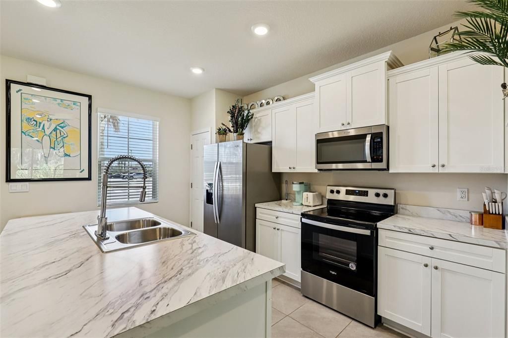 For Sale: $249,000 (2 beds, 2 baths, 1109 Square Feet)