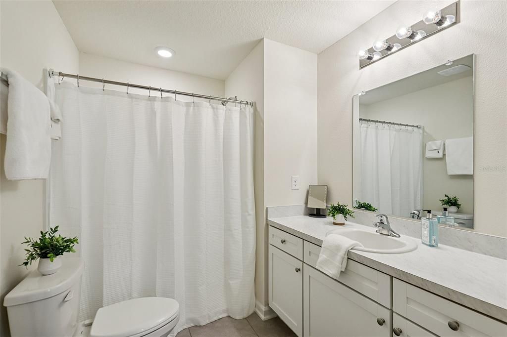 For Sale: $249,000 (2 beds, 2 baths, 1109 Square Feet)