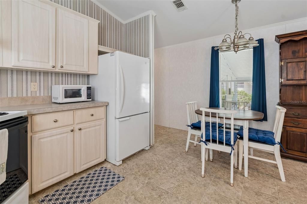 На продажу: $153,000 (2 спален, 2 ванн, 1076 Квадратных фут)