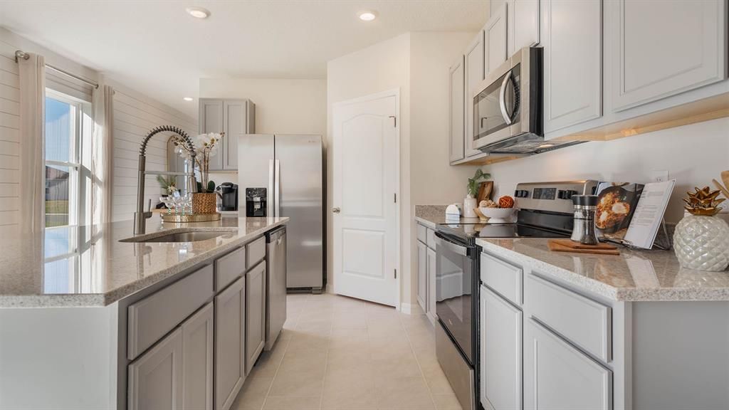 Active With Contract: $317,990 (4 beds, 2 baths, 1665 Square Feet)