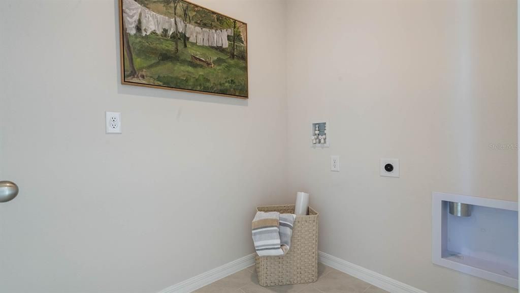 Active With Contract: $317,990 (4 beds, 2 baths, 1665 Square Feet)