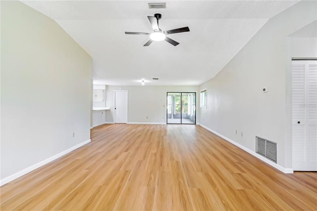 For Sale: $315,000 (3 beds, 2 baths, 1673 Square Feet)