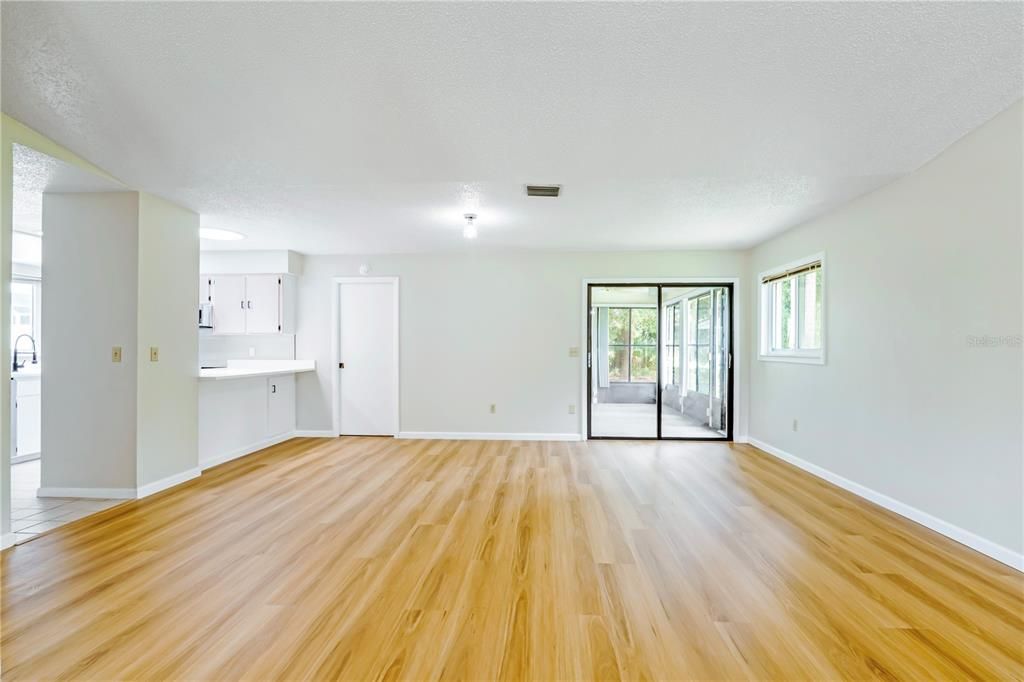 For Sale: $315,000 (3 beds, 2 baths, 1673 Square Feet)