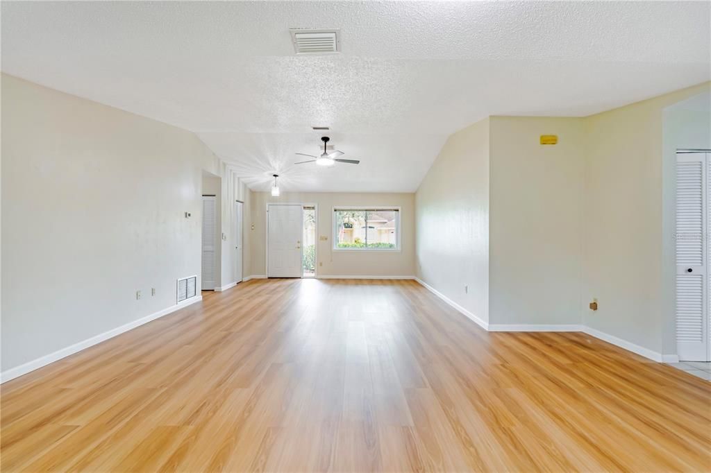 For Sale: $315,000 (3 beds, 2 baths, 1673 Square Feet)
