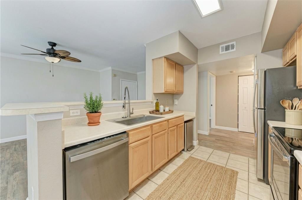 For Sale: $229,900 (3 beds, 2 baths, 1315 Square Feet)