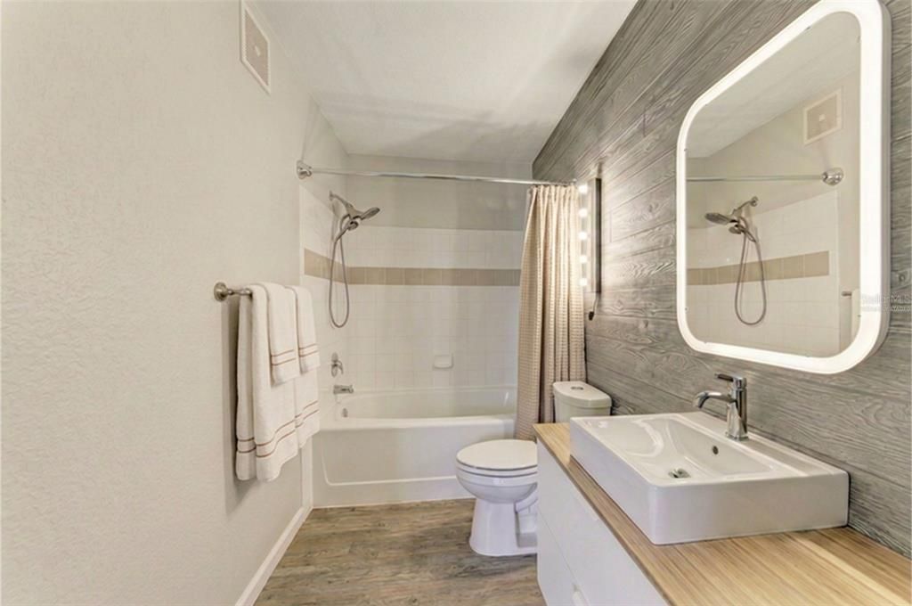 For Sale: $229,900 (3 beds, 2 baths, 1315 Square Feet)