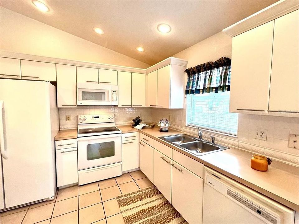 出租: $3,100 (3 贝兹, 2 浴室, 1564 平方英尺)
