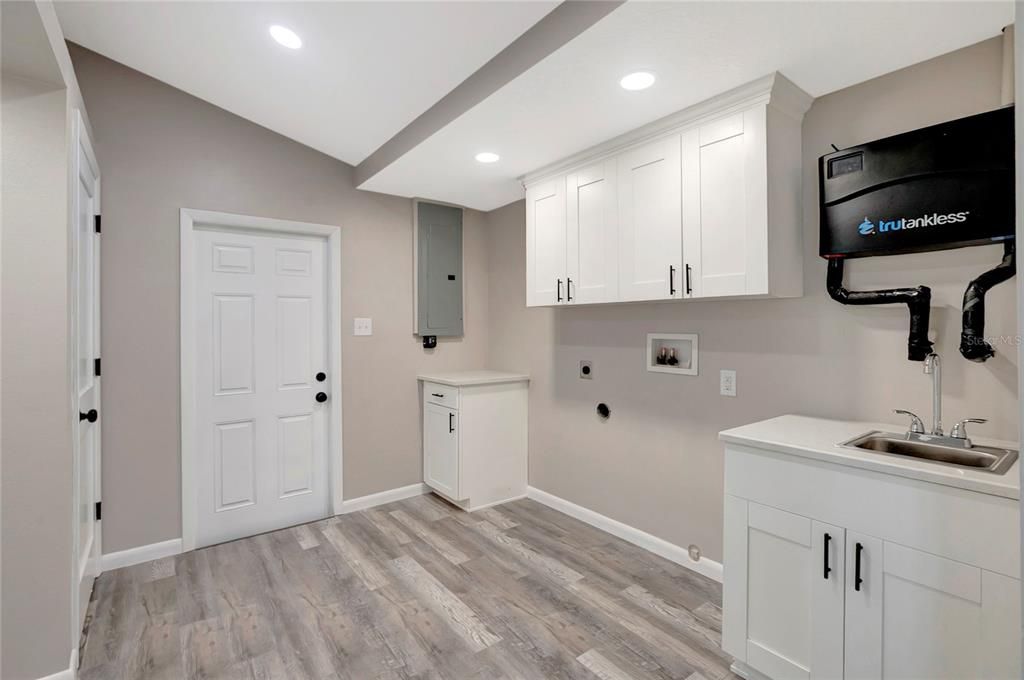 На продажу: $224,900 (2 спален, 2 ванн, 1084 Квадратных фут)