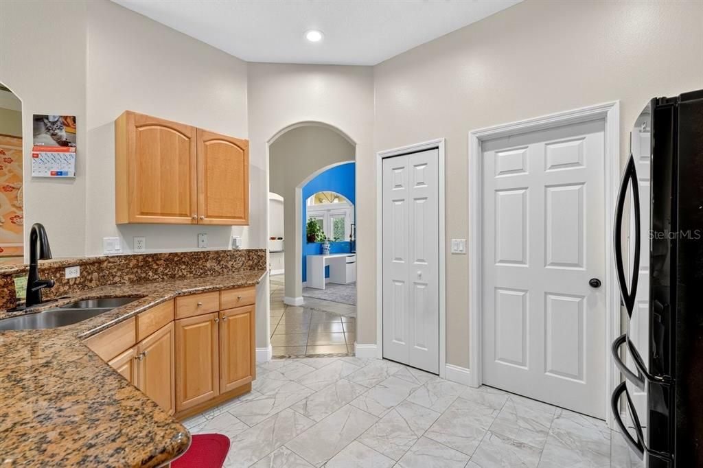 For Sale: $445,000 (3 beds, 3 baths, 2164 Square Feet)