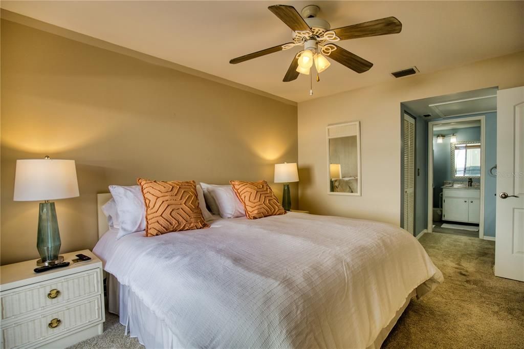 For Rent: $4,800 (2 beds, 2 baths, 1175 Square Feet)