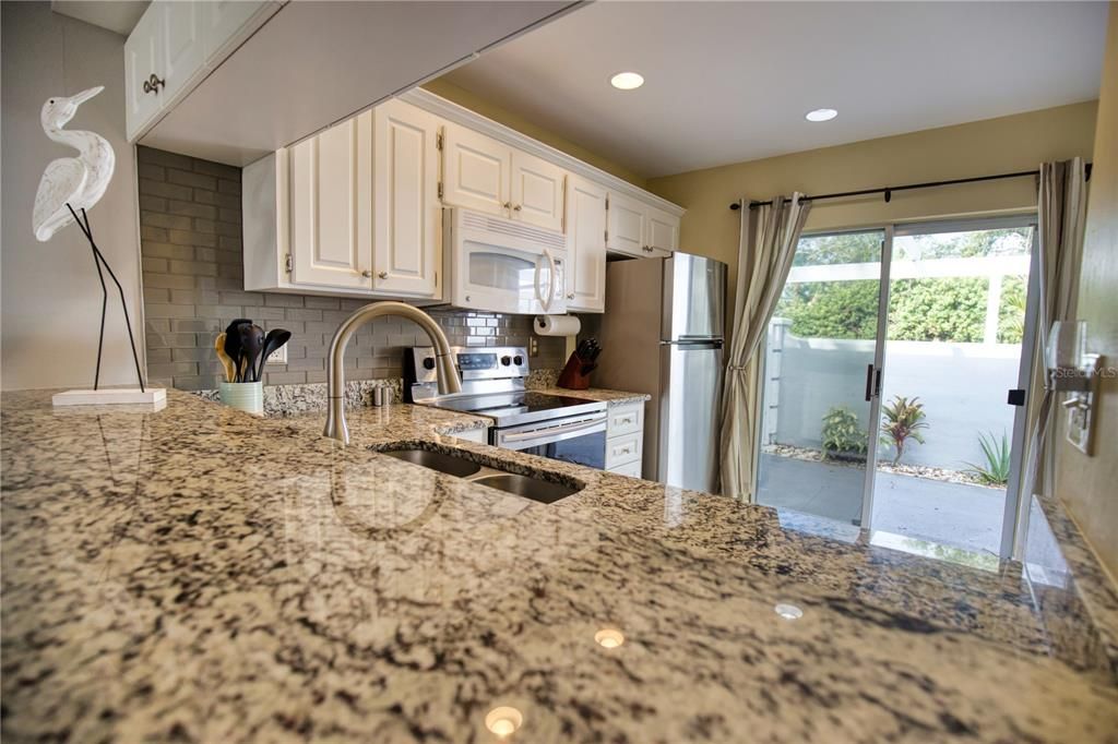 For Rent: $4,800 (2 beds, 2 baths, 1175 Square Feet)