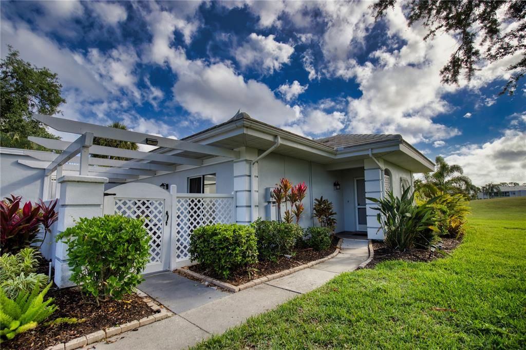For Rent: $4,800 (2 beds, 2 baths, 1175 Square Feet)