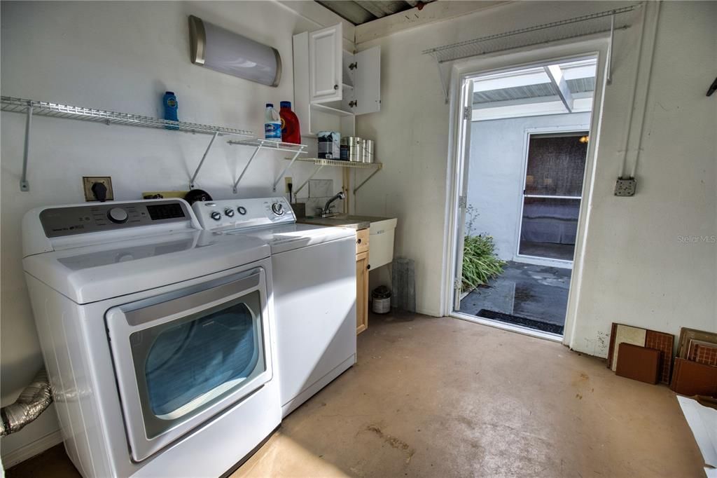 For Rent: $4,800 (2 beds, 2 baths, 1175 Square Feet)