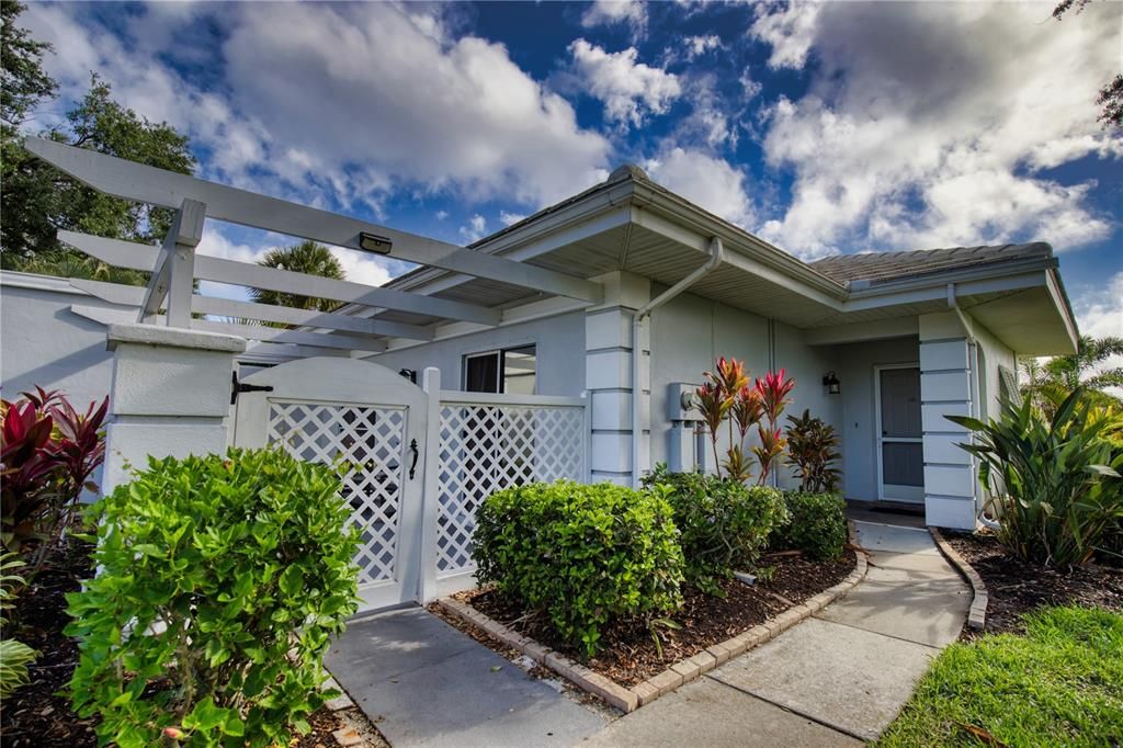 For Rent: $4,800 (2 beds, 2 baths, 1175 Square Feet)