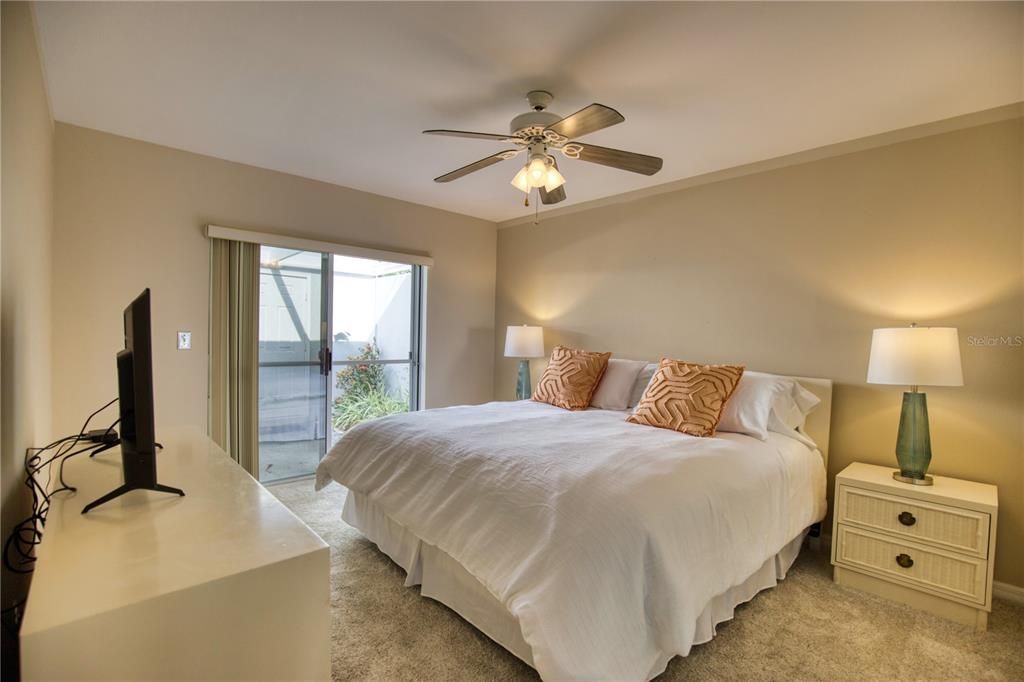 For Rent: $4,800 (2 beds, 2 baths, 1175 Square Feet)